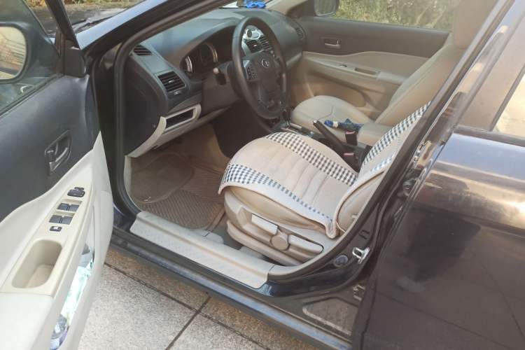 Used Bestune B50 2012 1.6L automatic fashion version Driver Seat
