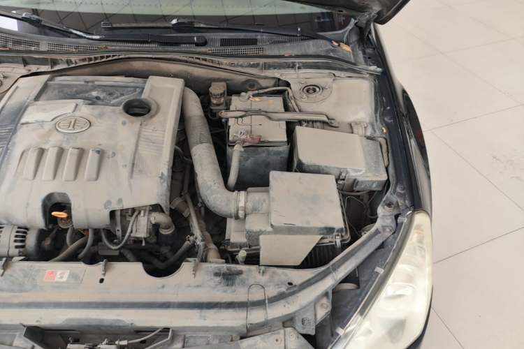 Used Bestune B50 2012 1.6L automatic with sunroof Engine Bay Left