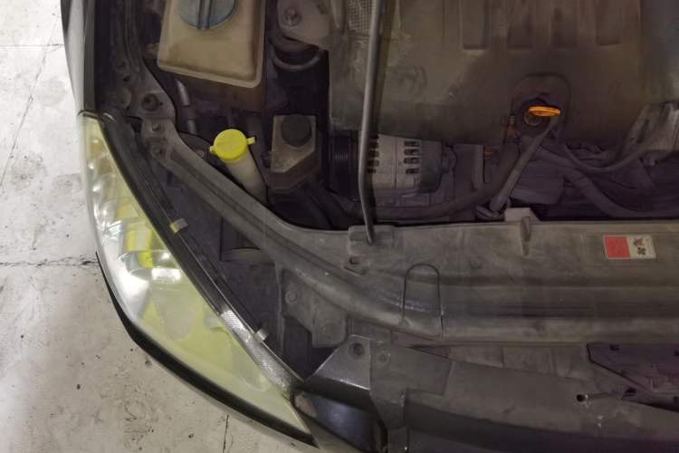Used Bestune B50 2012 1.6L manual sunroof version Engine Bay Right