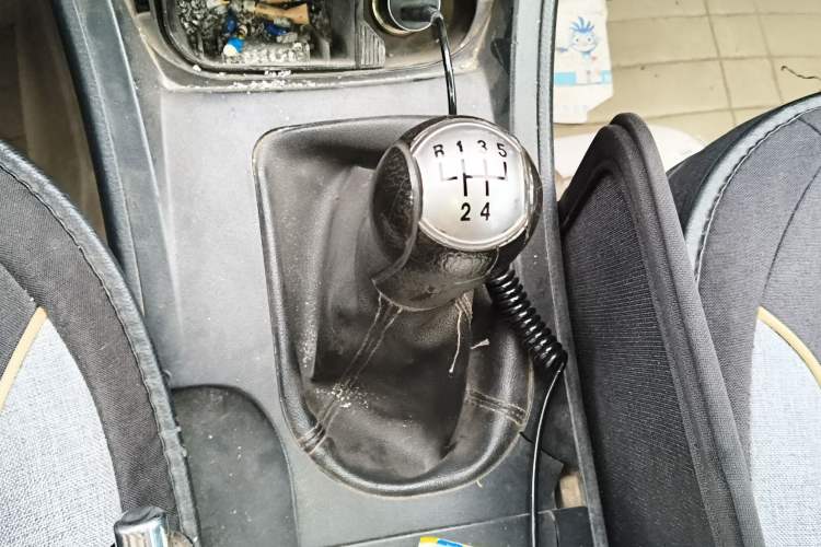 Used Bestune B50 2012 1.6L Manual Limited Edition Gear Lever