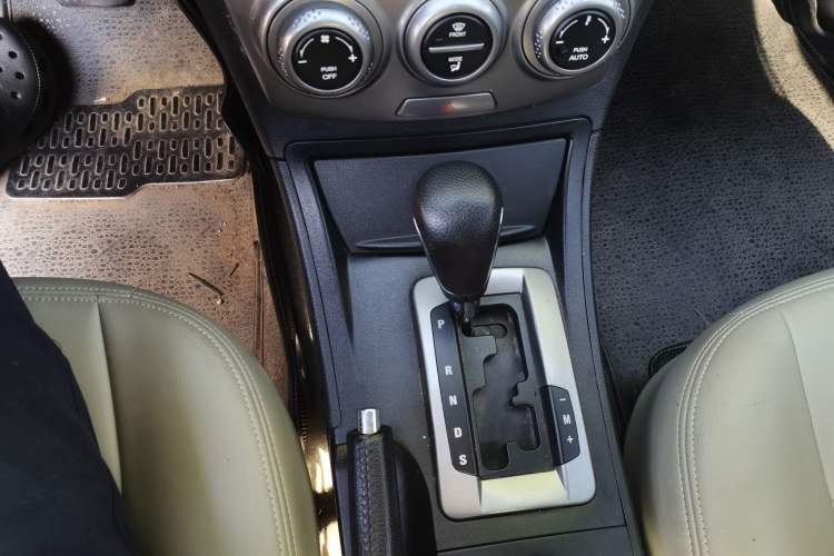 Used Bestune B50 2012 1.6L automatic with sunroof Gear Lever