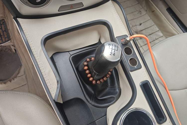 Used Bestune B50 2012 1.6L manual fashion version Gear Lever