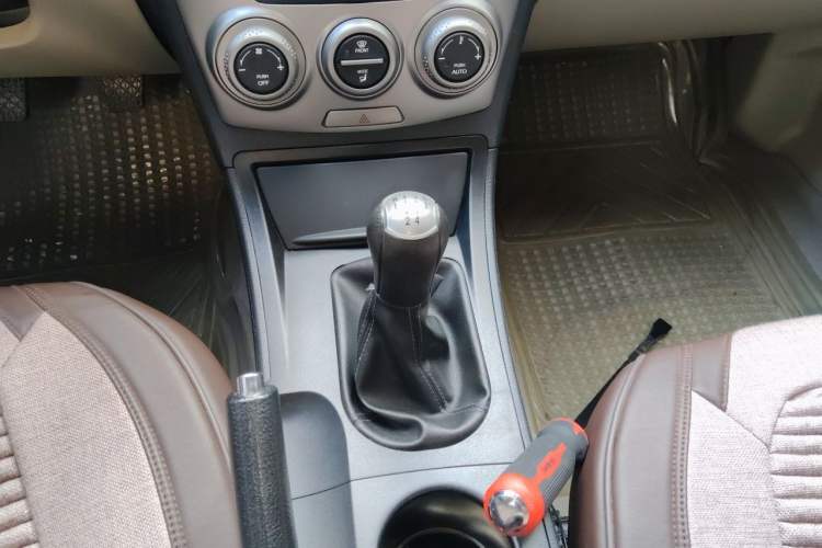 Used Bestune B50 2012 1.6L Manual Limited Edition Gear Lever