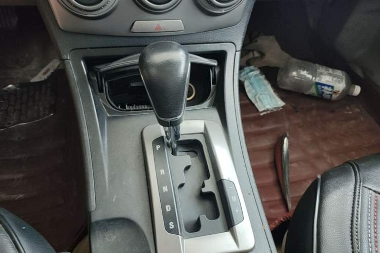 Used Bestune B50 2012 1.6L automatic with sunroof Gear Lever