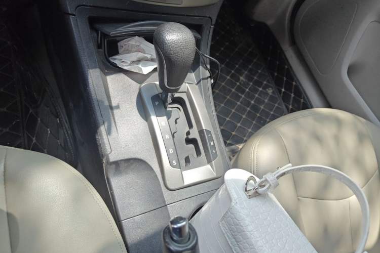 Used Bestune B50 2012 1.6L automatic fashion version Gear Lever