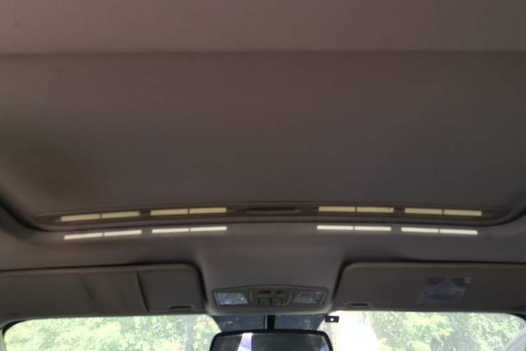 Used Bestune B50 2012 1.6L automatic with sunroof Headliner