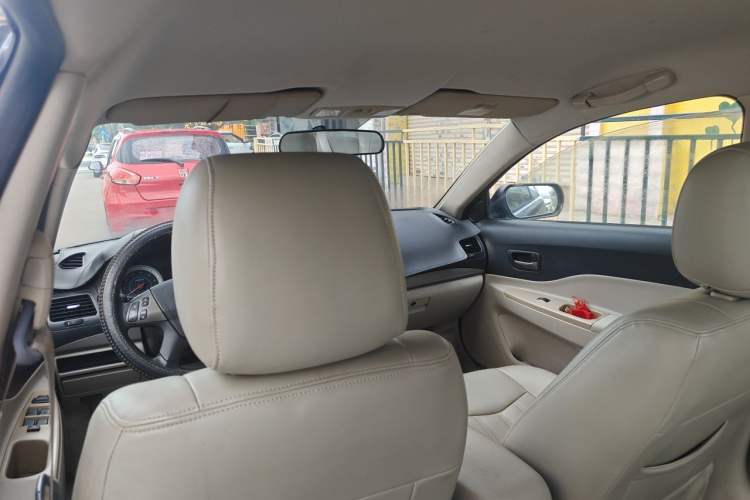 Used Bestune B50 2012 1.6L manual fashion version Headliner