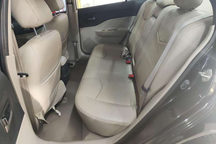 Used Bestune B50 2012 1.6L automatic fashion version Interior 1