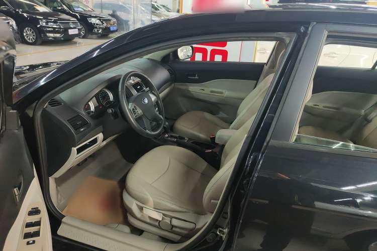 Used Bestune B50 2012 1.6L automatic fashion version Interior 2