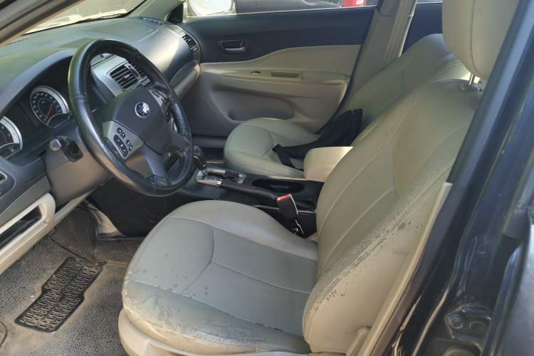 Used Bestune B50 2012 1.6L automatic with sunroof Left Front Seat