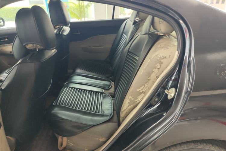 Used Bestune B50 2012 1.6L automatic with sunroof Left Rear Seat