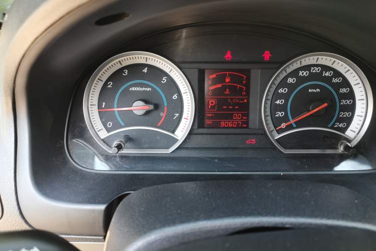 Used Bestune B50 2012 1.6L automatic with sunroof Odometer Close Up