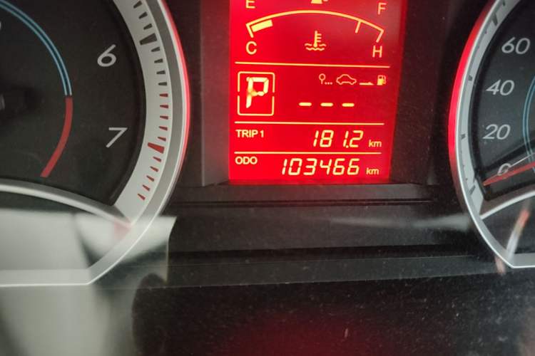 Used Bestune B50 2012 1.6L automatic with sunroof Odometer Close Up