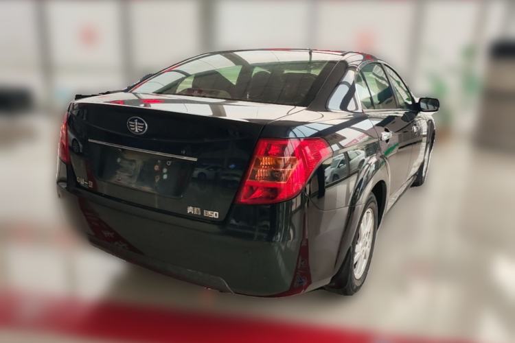 Used Bestune B50 2012 1.6L automatic with sunroof Rear Right 45 Deg