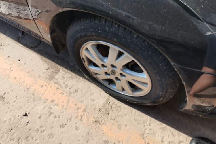 Used Bestune B50 2012 1.6L automatic with sunroof Right Front Wheel Hub
