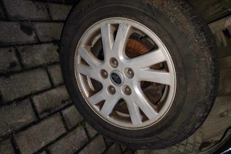 Used Bestune B50 2012 1.6L manual fashion version Right Front Wheel Hub