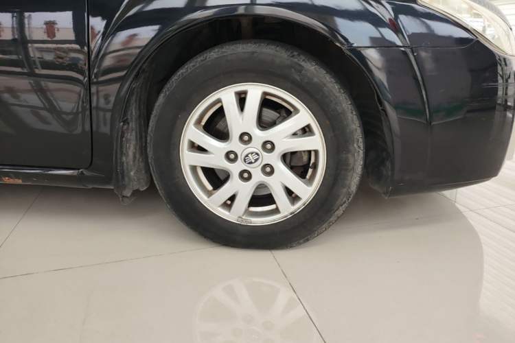 Used Bestune B50 2012 1.6L automatic with sunroof Right Front Wheel Hub