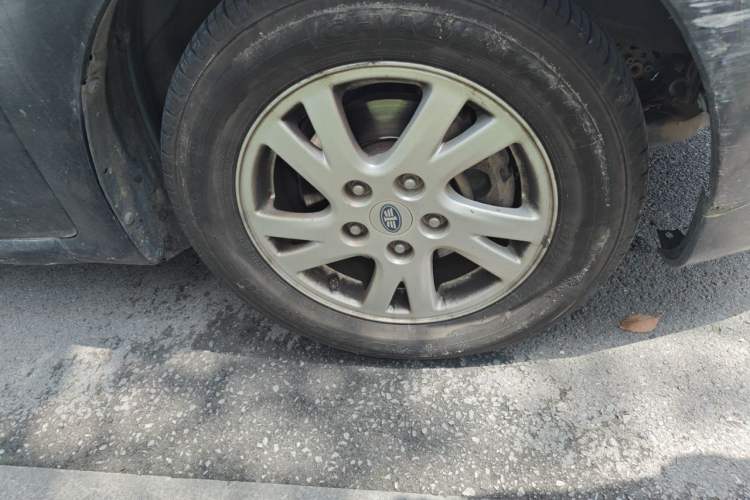 Used Bestune B50 2012 1.6L automatic fashion version Right Front Wheel Hub