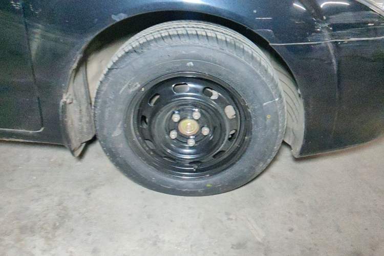 Used Bestune B50 2012 1.6L Manual Limited Edition Right Front Wheel Hub