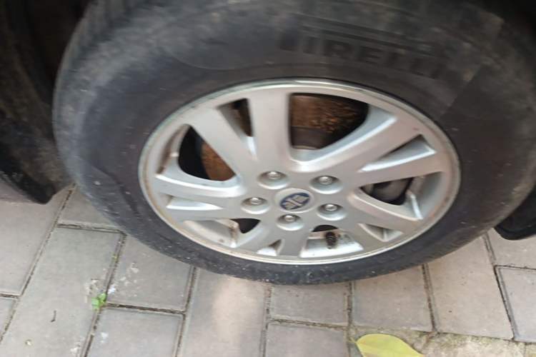 Used Bestune B50 2012 1.6L Automatic Prestige Edition Right Front Wheel Hub
