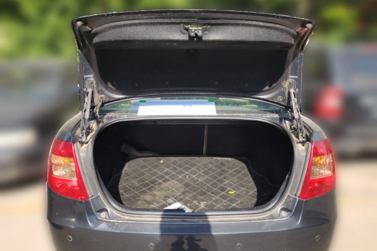 Used Bestune B50 2012 1.6L automatic with sunroof Trunk