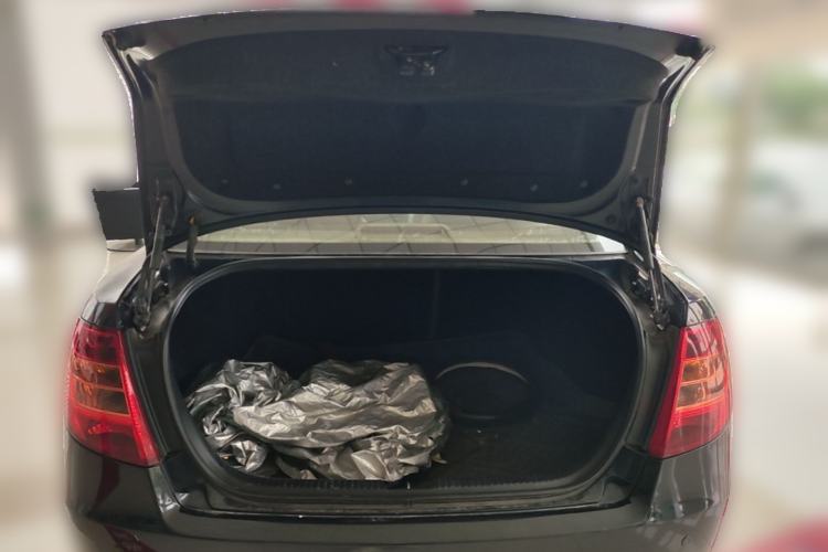 Used Bestune B50 2012 1.6L automatic with sunroof Trunk