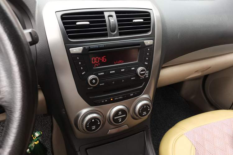 Used Bestune B50 2012 1.6L manual sunroof version Audio And AC Panel