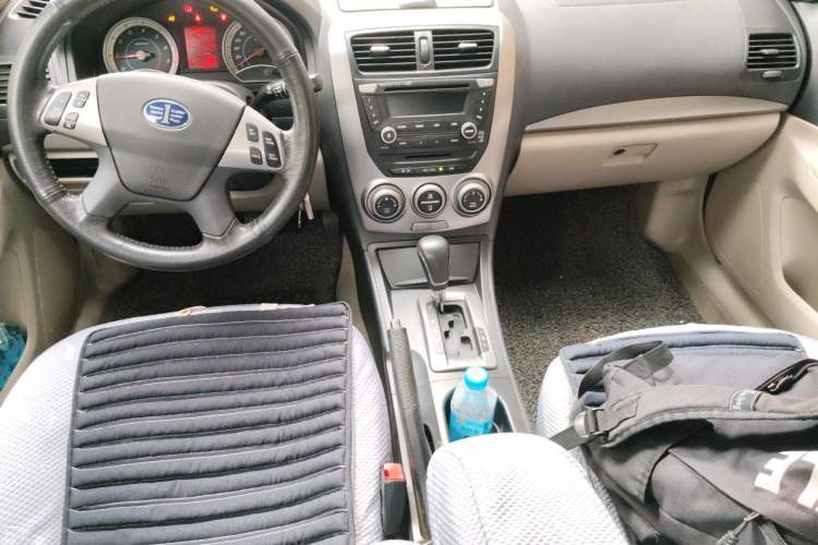 Used Bestune B50 2012 1.6L automatic with sunroof Center Console