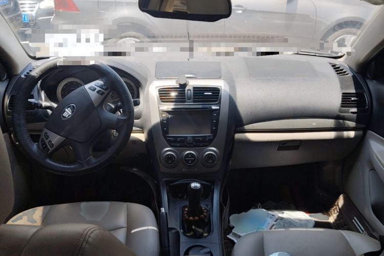 Used Bestune B50 2012 1.6L Manual Prestige Edition Center Console