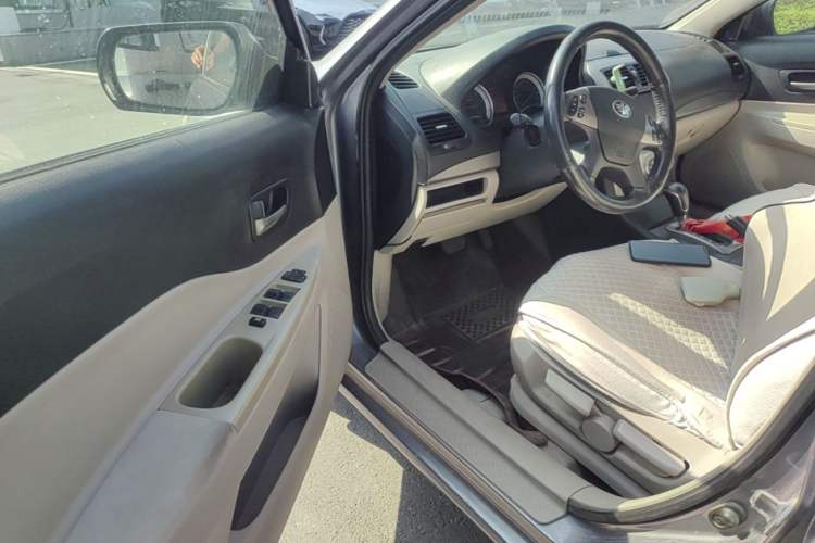 Used Bestune B50 2012 1.6L automatic with sunroof Driver Seat