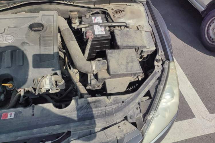 Used Bestune B50 2012 1.6L automatic with sunroof Engine Bay Left