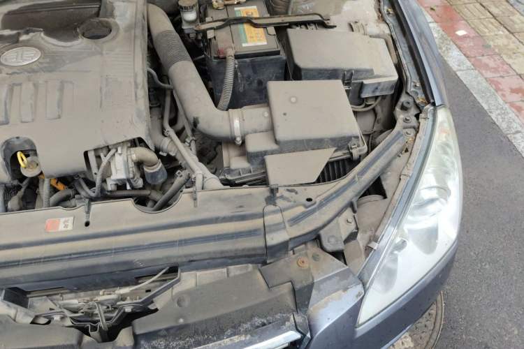 Used Bestune B50 2012 1.6L automatic with sunroof Engine Bay Left