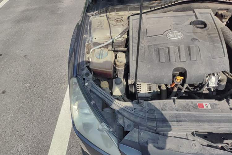 Used Bestune B50 2012 1.6L automatic with sunroof Engine Bay Right