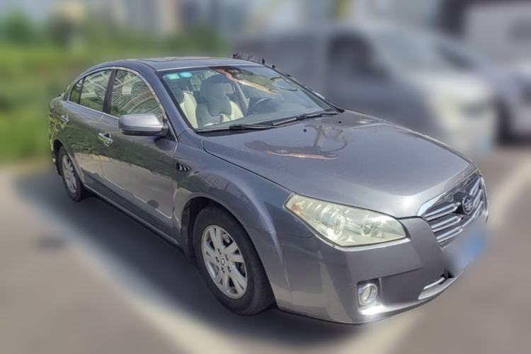 Used Bestune B50 2012 1.6L automatic with sunroof Front Right 45 Deg