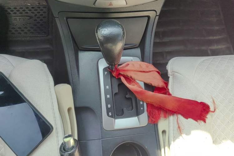 Used Bestune B50 2012 1.6L automatic with sunroof Gear Lever