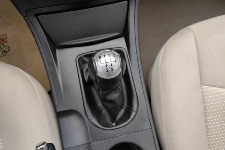 Used Bestune B50 2012 1.6L manual sunroof version Gear Lever