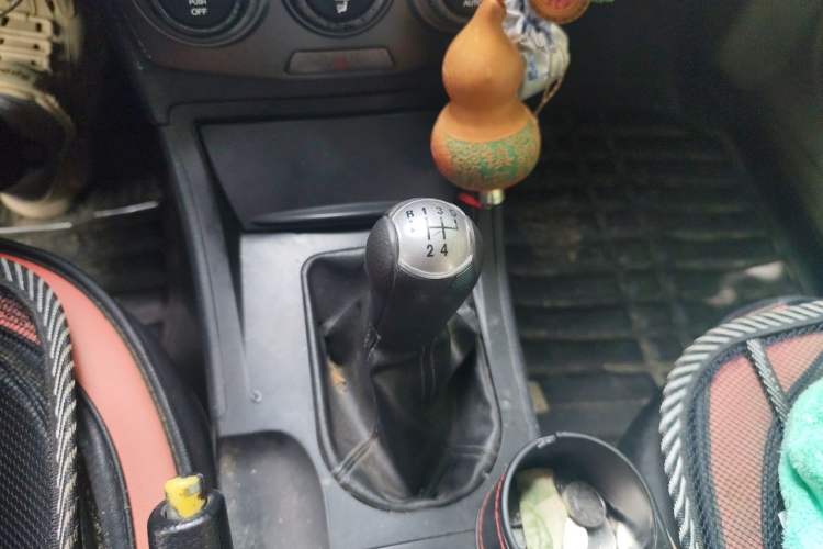 Used Bestune B50 2012 1.6L manual sunroof version Gear Lever