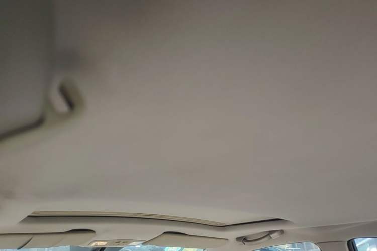 Used Bestune B50 2012 1.6L automatic with sunroof Headliner