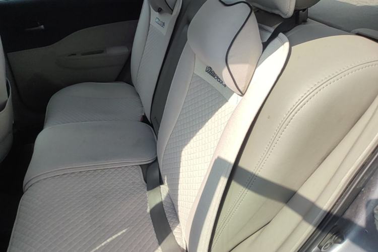 Used Bestune B50 2012 1.6L automatic with sunroof Left Rear Seat