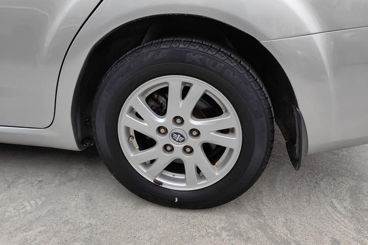 Used Bestune B50 2012 1.6L manual sunroof version Left Rear Wheel Hub