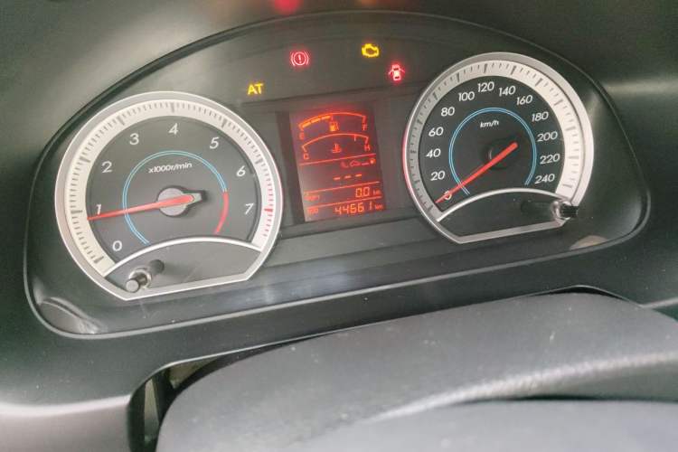 Used Bestune B50 2012 1.6L automatic with sunroof Odometer Close Up