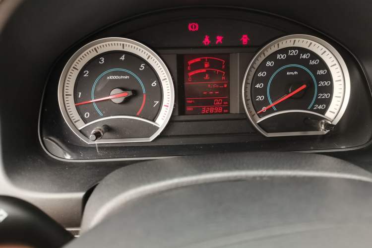 Used Bestune B50 2012 1.6L manual sunroof version Odometer Close Up