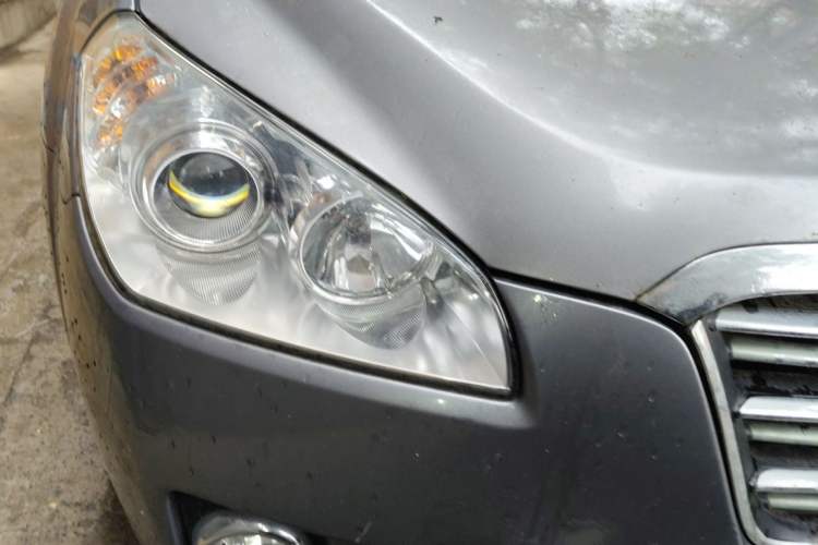 Used Bestune B50 2012 1.6L automatic with sunroof Right Front Headlight