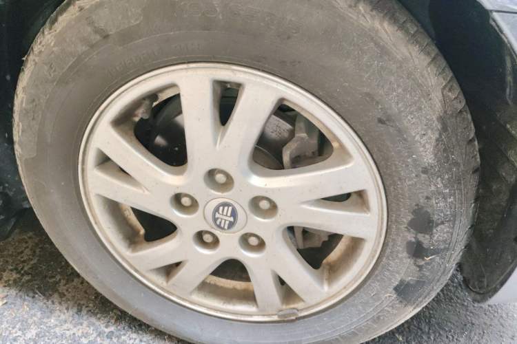 Used Bestune B50 2012 1.6L automatic with sunroof Right Front Wheel Hub