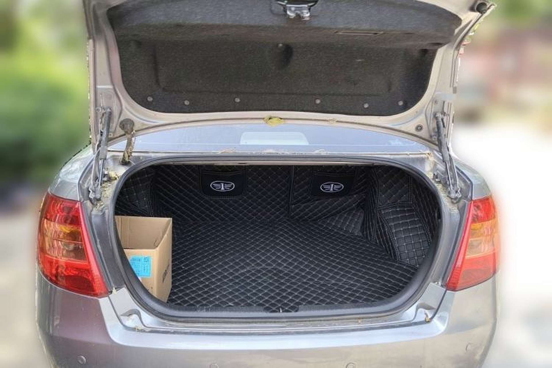 Used Bestune B50 2012 1.6L automatic fashion version Trunk
