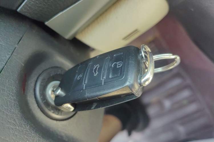 Used Bestune B50 2012 1.6L automatic with sunroof Vehicle Key
