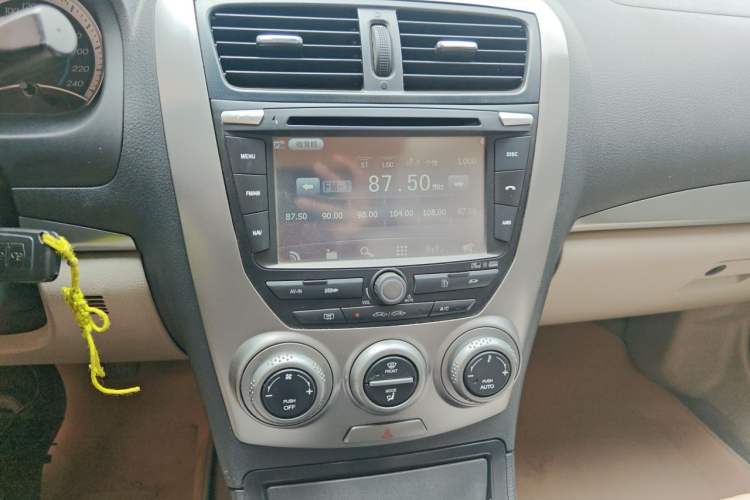 Used Bestune B50 2012 1.6L manual sunroof version Audio And AC Panel