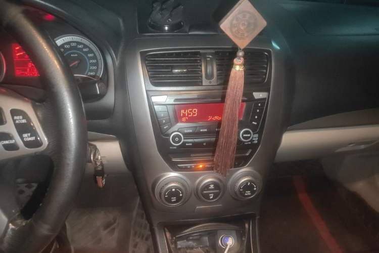 Used Bestune B50 2012 1.6L manual sunroof version Audio And AC Panel