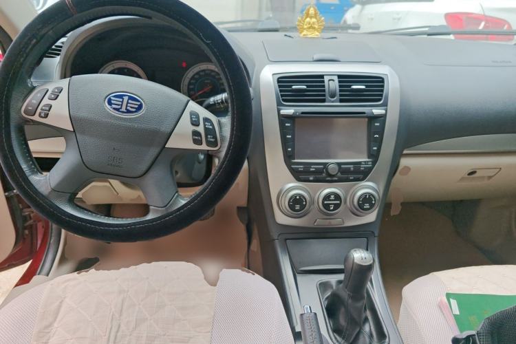 Used Bestune B50 2012 1.6L manual sunroof version Center Console