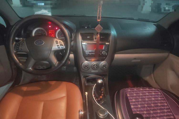 Used Bestune B50 2012 1.6L manual sunroof version Center Console